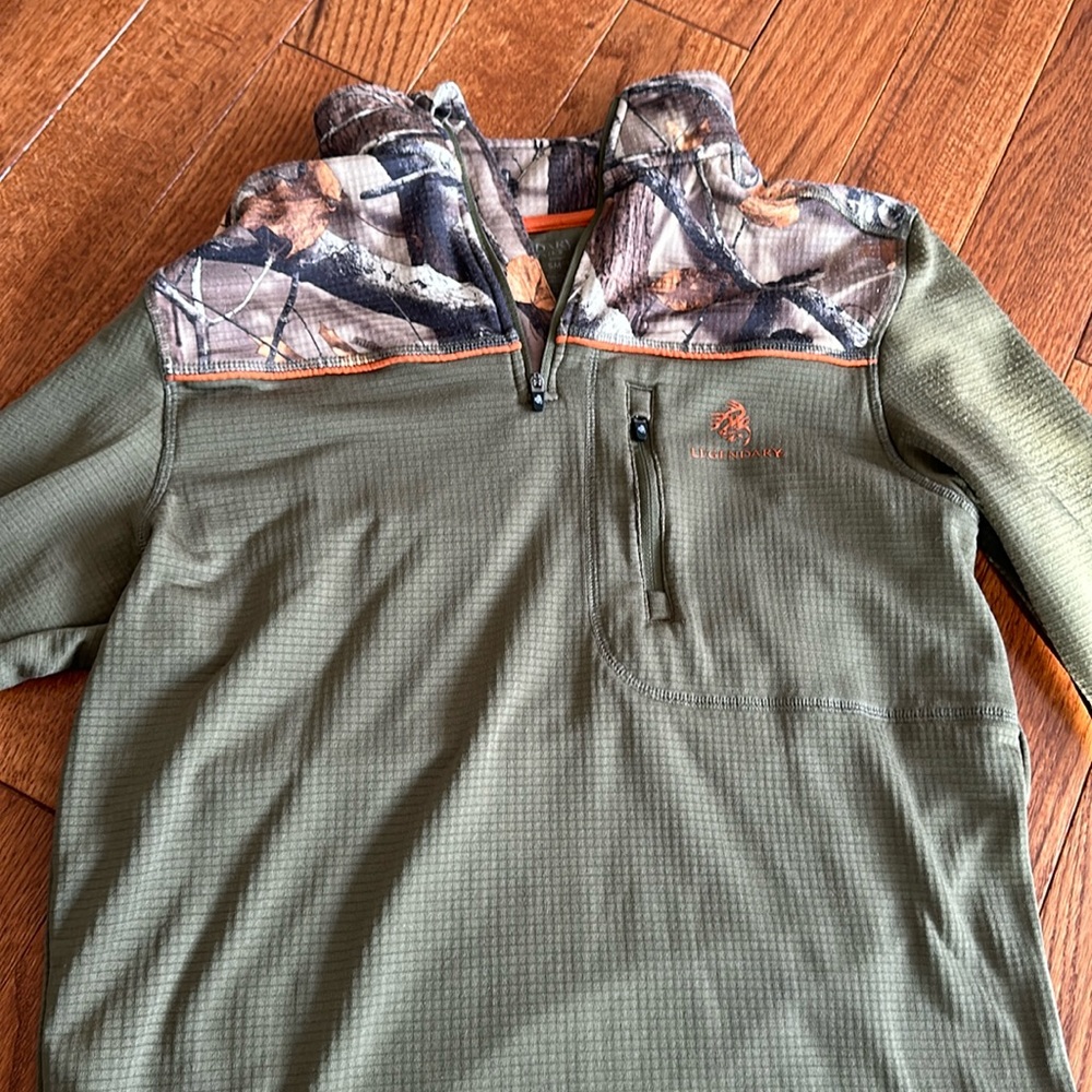 LEGENDARY WHITETAILS QUARTER ZIP - GREEN AND CAMO - SMOKE AND PET FREE HOUSE!!